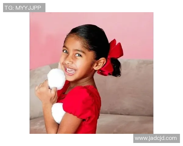 足球明星的8岁女儿展现惊人天赋引发媒体热议和粉丝关注